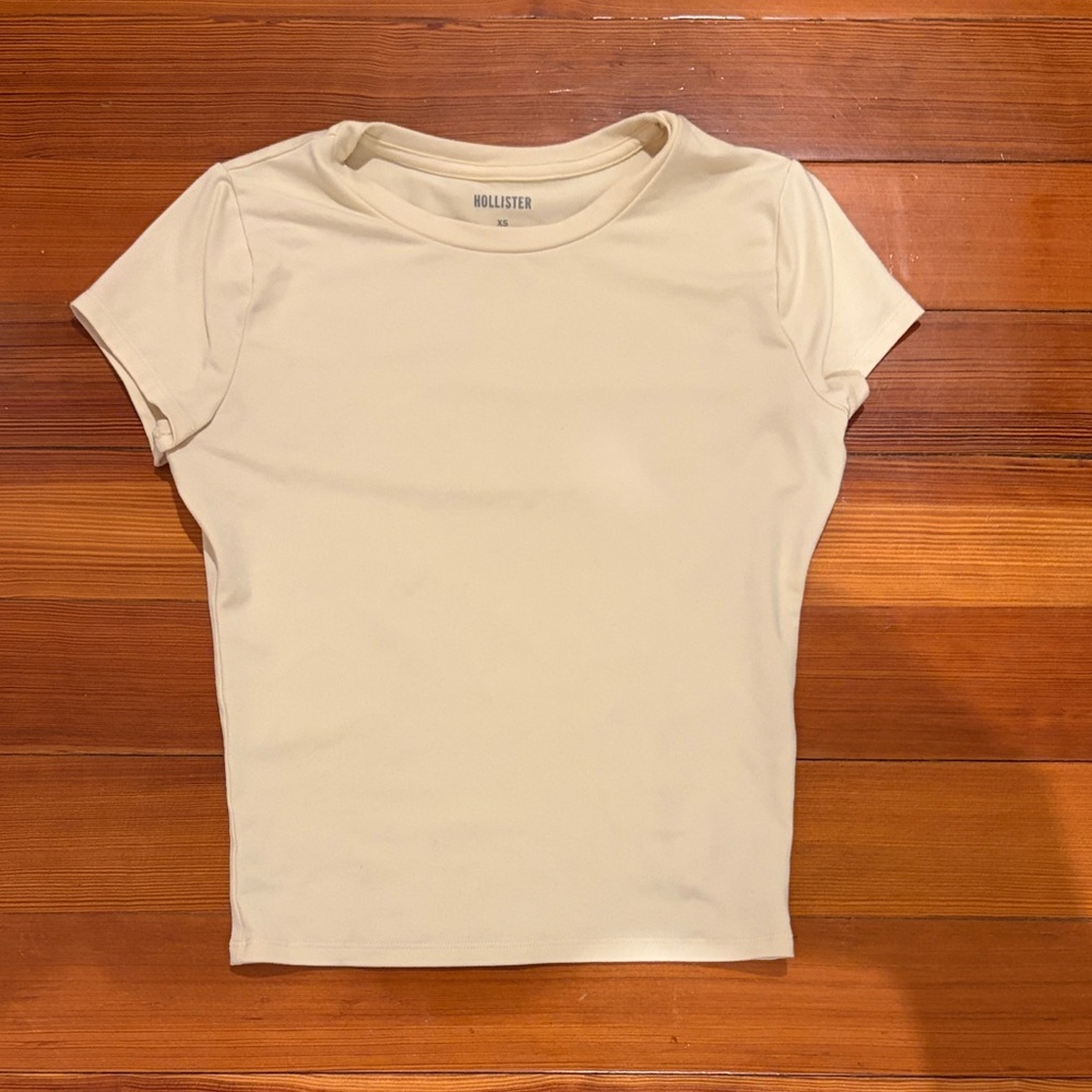 Hollister Women's baby yellow Short Sleeve Tee